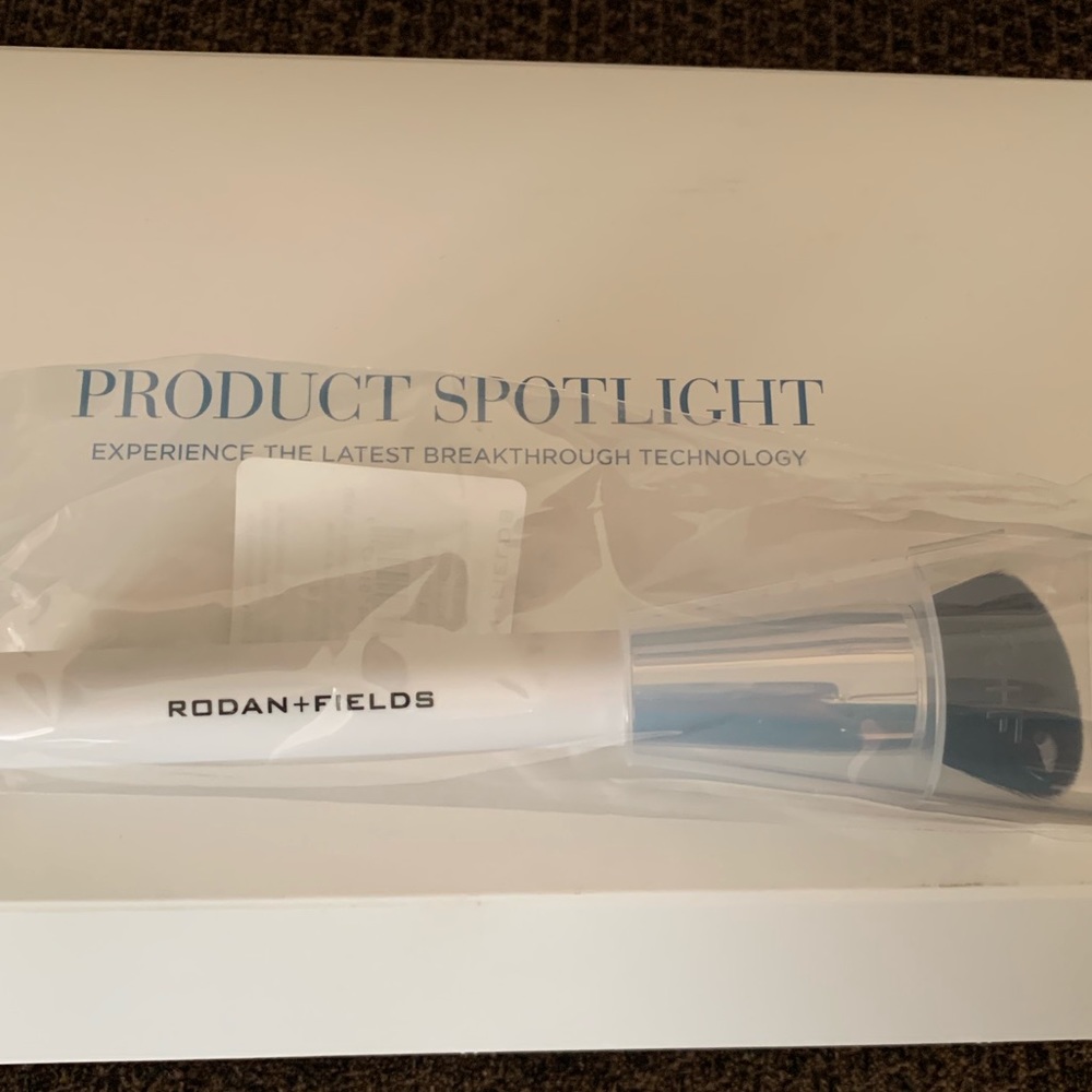 Dermacosmetics Radiant Defense Brush
